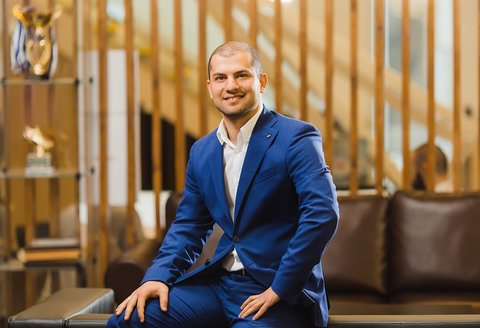 Как создать успешный сервис по доставке еды: опыт Владимира Овеляна