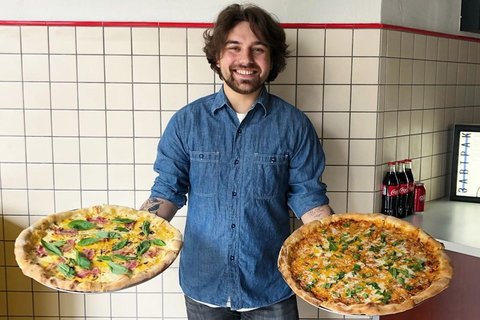 Pizzeria 1/6: огромная пицца на Петроградке
