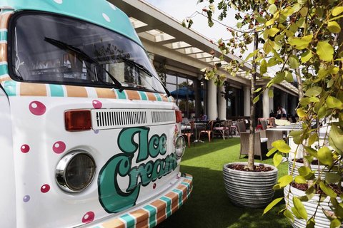 Food Park: ресторан-«парк» в сердце Петроградки