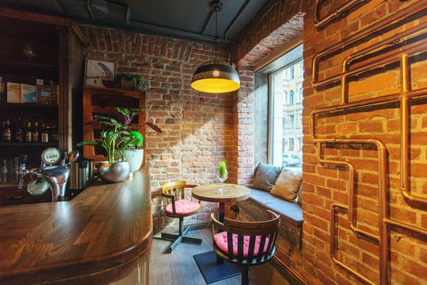 «Бакалавриат»: творческий бар на улице Маяковского