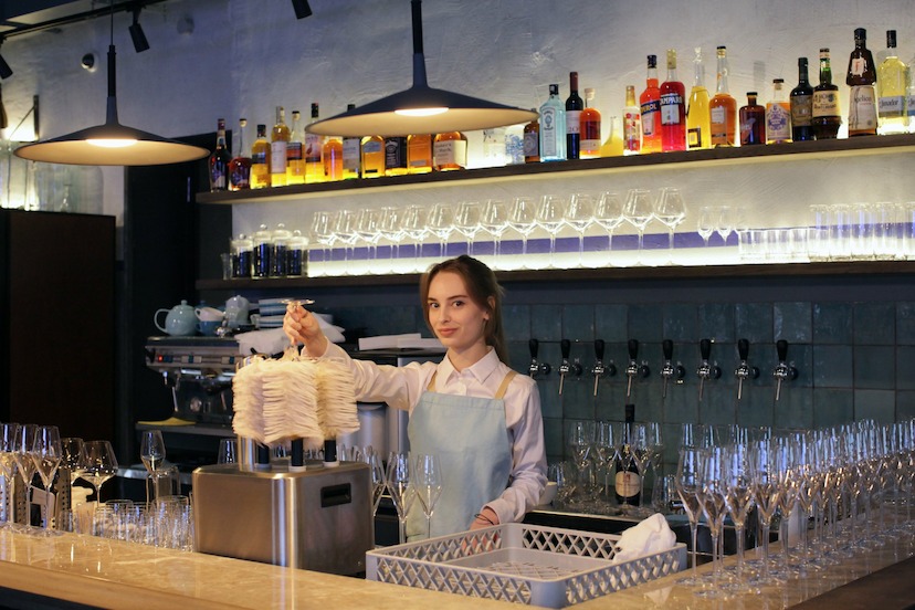 «Ласточки»: винный бар на Петроградке