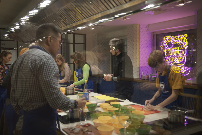 Как прошел мастер-класс Леонарда Конвишера в «Дети на кухне» в рамках «Шефского фестиваля» на Московском рынке