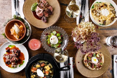 Hvoy: ресторан с лесной эстетикой в загородном клубе We lodge