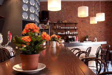 «Цветочки»: демократичный коктейль-бар на улице Рубинштейна