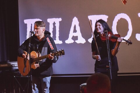 Есть, пить, рифмовать: зачем идти в «Глагол»