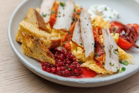 «Вход с улицы»: кафе, где работают бездомные люди