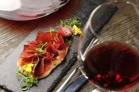 «АзБукиВина»: винный ресторан на Космодамианской набережной