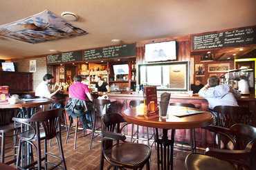 «Фиш энд Чипс»: демократичный бар для местных жителей