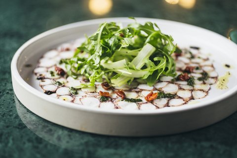 Verde: элегантный ресторан с ранними завтраками