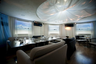 Traiton Beach: ресторан с бассейном и морскими видами на Фонтанке