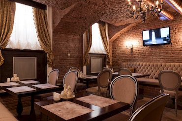 «Романов»: гриль-бар с разношерстным меню на Невском