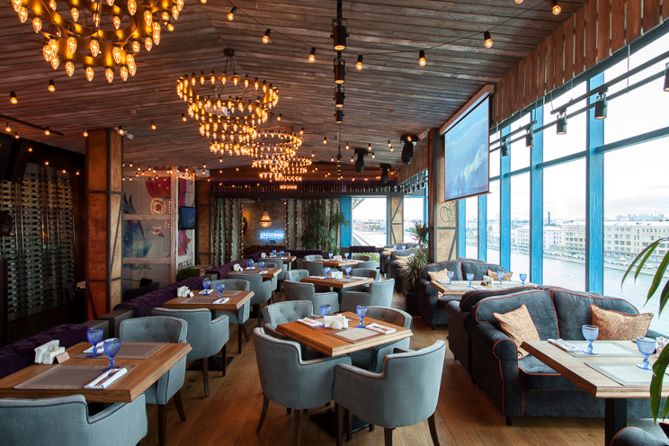 «Крыша 18»: панорамный ресторан с клубными амбициями