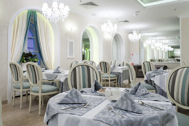 Le Restaurant: "Рибай", "Цезарь" и креативные сладости