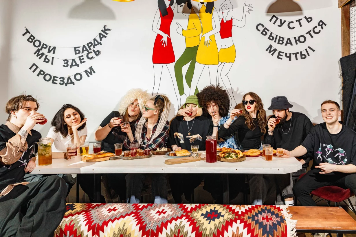 Корюшка пошла и превратилась в настойку: сезонные новинки в грузинской рюмочной «Мама Тата»