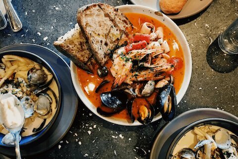 8 новых ресторанов и баров в апреле