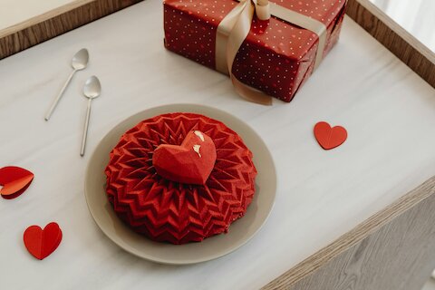 14 февраля в Петербурге: сет-меню, игристое и комплименты для пар