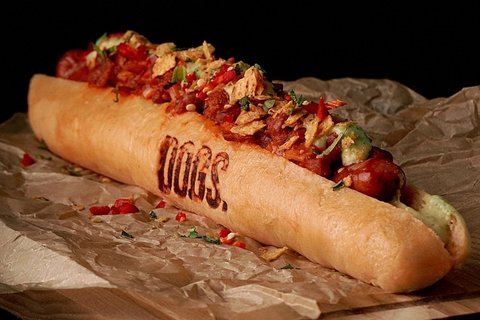Dogs: 30-ти сантиметровые хот-доги на улице Некрасова