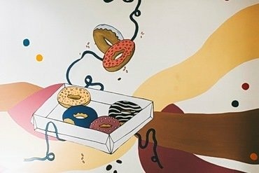 «Лавка Глазурь»: кофе и цветные пончики