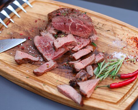 Stone crab — крабы и стейки на территории завода «Большевик»