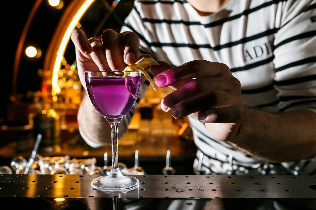 Алексей Хорошев моно бар. Бармены моно бар в Москве. Косить под итальянца в баре. Моно бар цены на алкоголь.