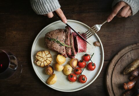 Мясные рестораны Петербурга: где есть лучшие стейки и шашлык с мангала