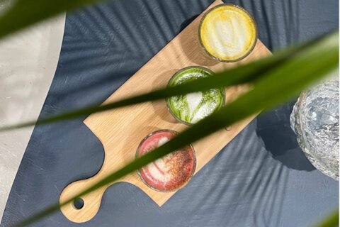 Свекольный латте вместо селёдки под шубой. Необычные кофейни столицы