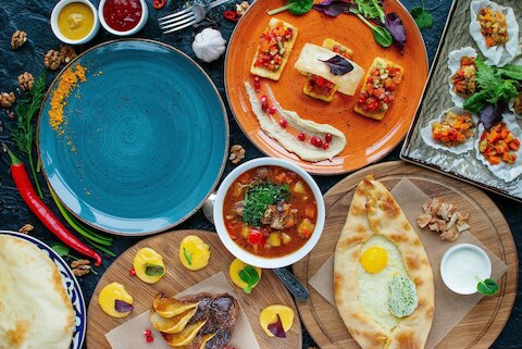 Есть хинкали, пить чачу: куда идти за грузинской кухней в Москве