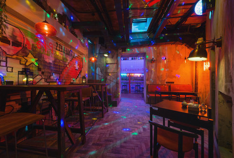 Neon Monkey: атмосферный бар в тайском стиле