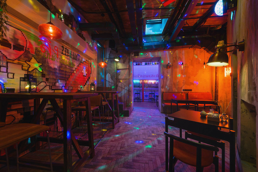 Neon Monkey: атмосферный бар в тайском стиле