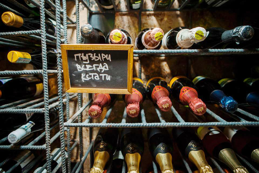 13 лучших мест, где пить вино в Москве