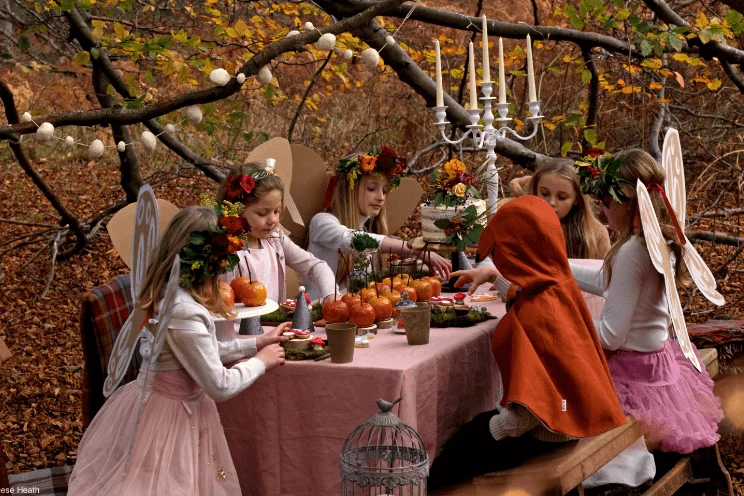 Фотография «Осенняя лесная яблочная вечеринка» фотографа Аманды Фарнезе Хит из Великобритании заняла 1 место в специальной номинации от Pink Lady.