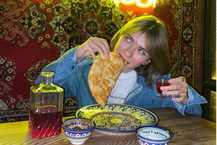 Чебуреки и рюмочная у Ларисы