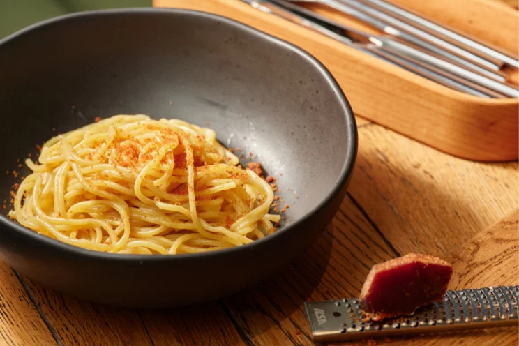 Спагетти с пекорино и икрой боттарга