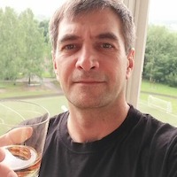 OLEG KARNAUKHOV