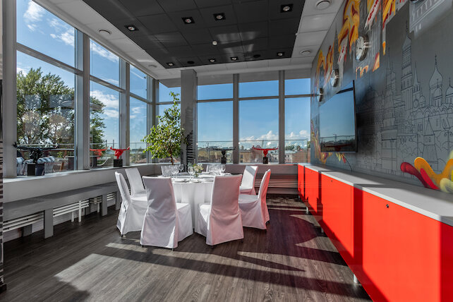 ресторан «Red Stars», Камерный зал для уютной свадьбы с панорамным видом