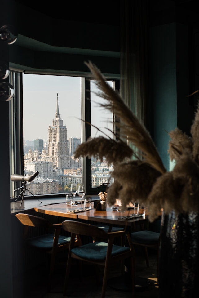 ресторан «Виновники Sky», Панорамный ресторан с видом на Москва-сити