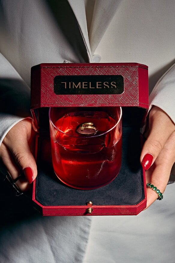 лаунж «Timeless Москва-Сити», Дарим кольцо Cartier