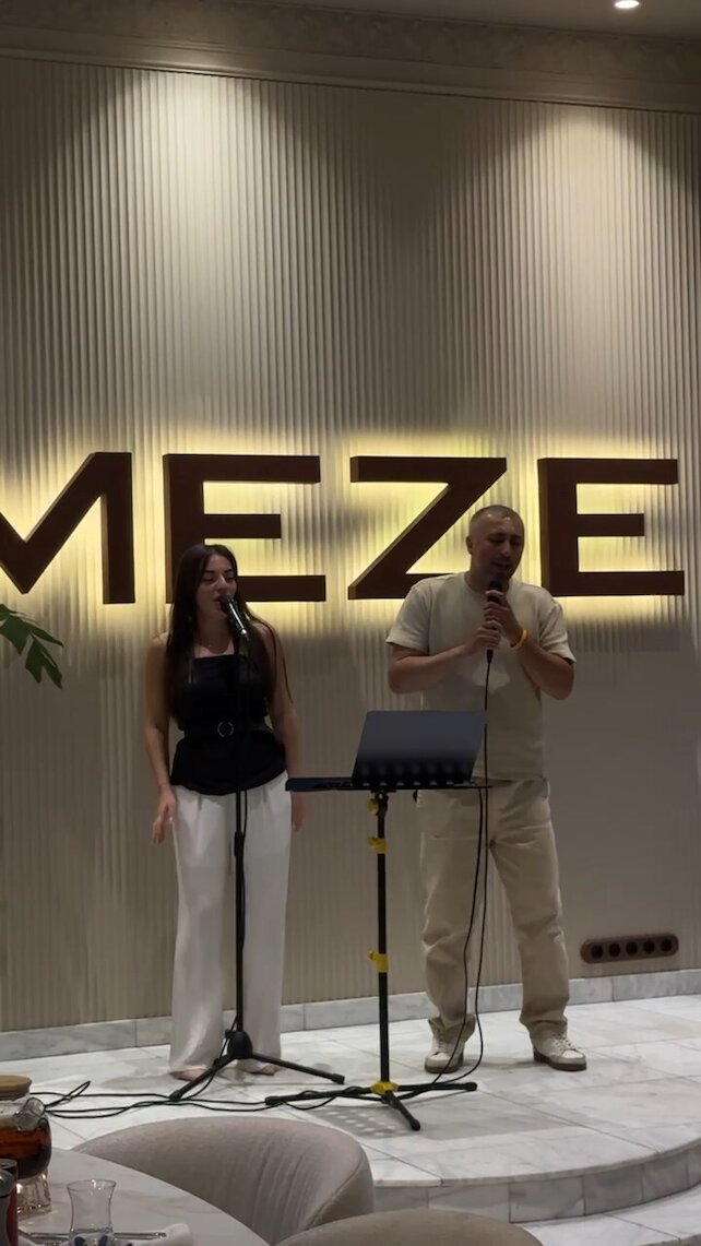 ресторан «Meze», Живая музыка