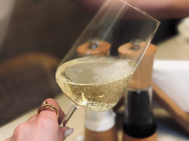 ресторан «Гастродача Вселуг», Каждый понедельник дарим бокал Prosecco на завтрак с 9:00 до 12:00