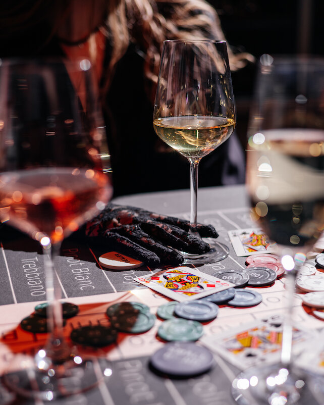 бар «Wine & Dine», Винное казино
