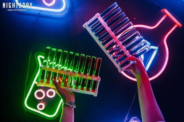 клуб «Neon Bar», Атмосфера, которая захватывает