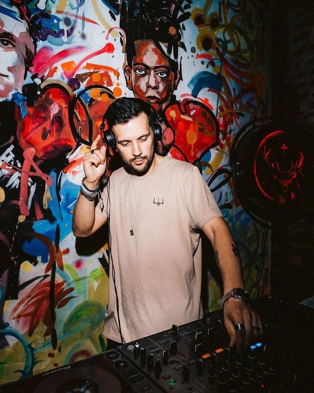 ресторан «River», Солнце в бокале и треки от DJ Jean Beatz в River в эту пятницу