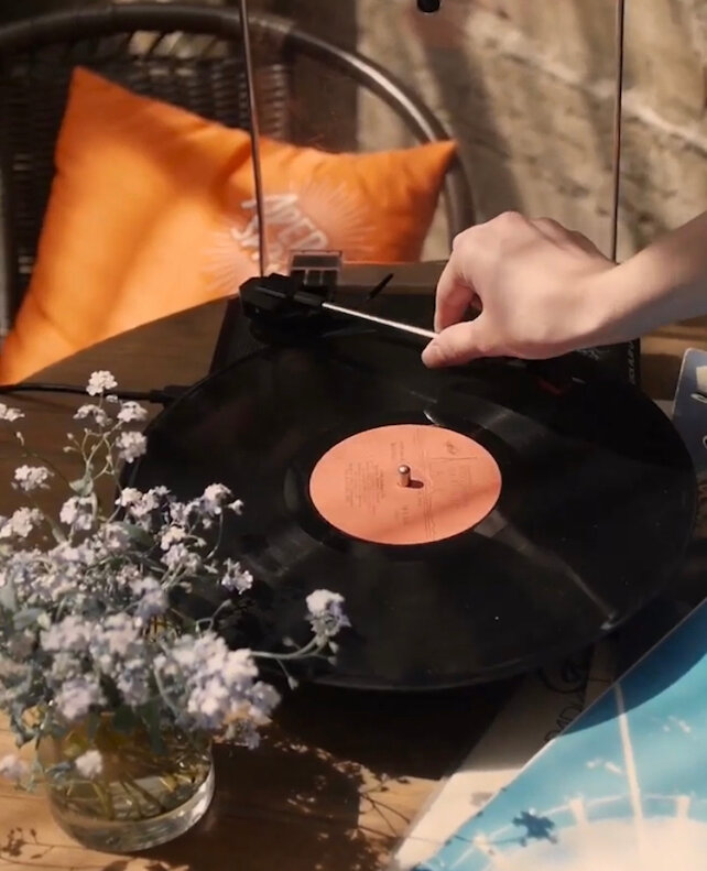 Виниловые бранчи в ресторане Лендок