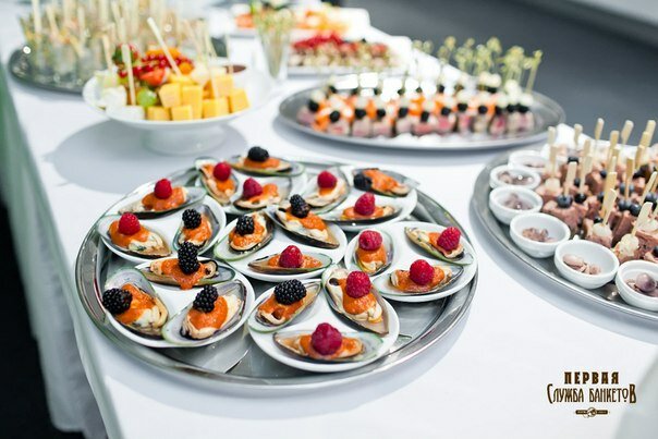 Джордж эрдош кейтеринг. Кейтеринг в авиации. Ул кейтеринг ульяновск. Кейтеринг 1. Украшение фуршетного стола.