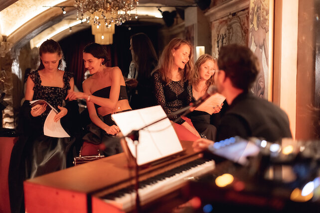 бар «Mendeleev Bar & Music», Piano Friends