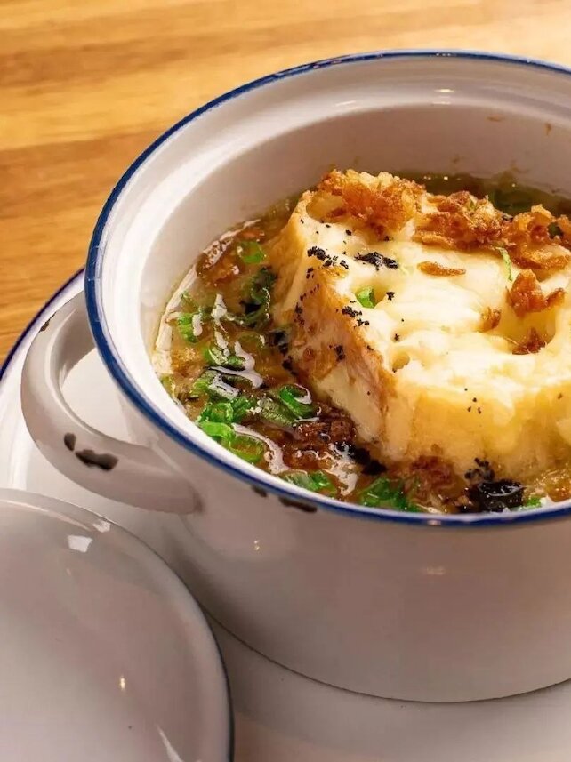 гастробар «Тот еще гусь», Луковый суп - самое ноябрьское блюдо