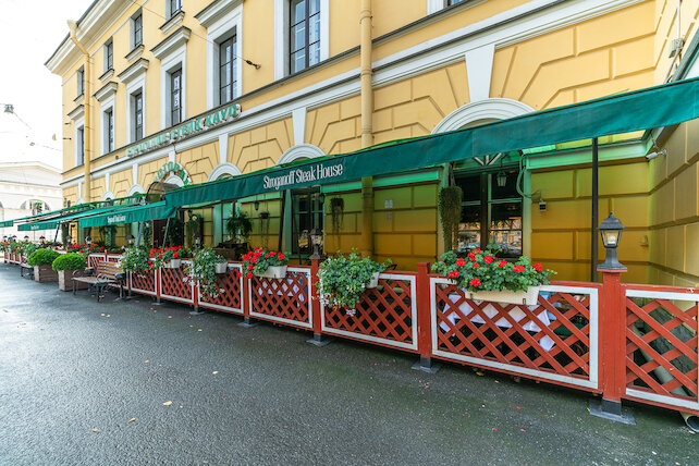ресторан «Stroganoff Steak House», Летняя терраса