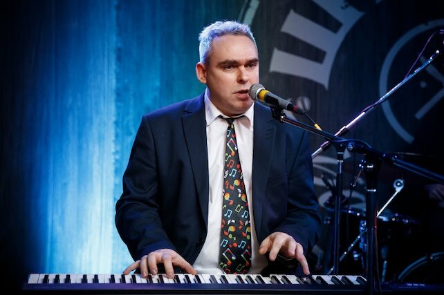 ресторан «Noisy River», Alex Prof Band