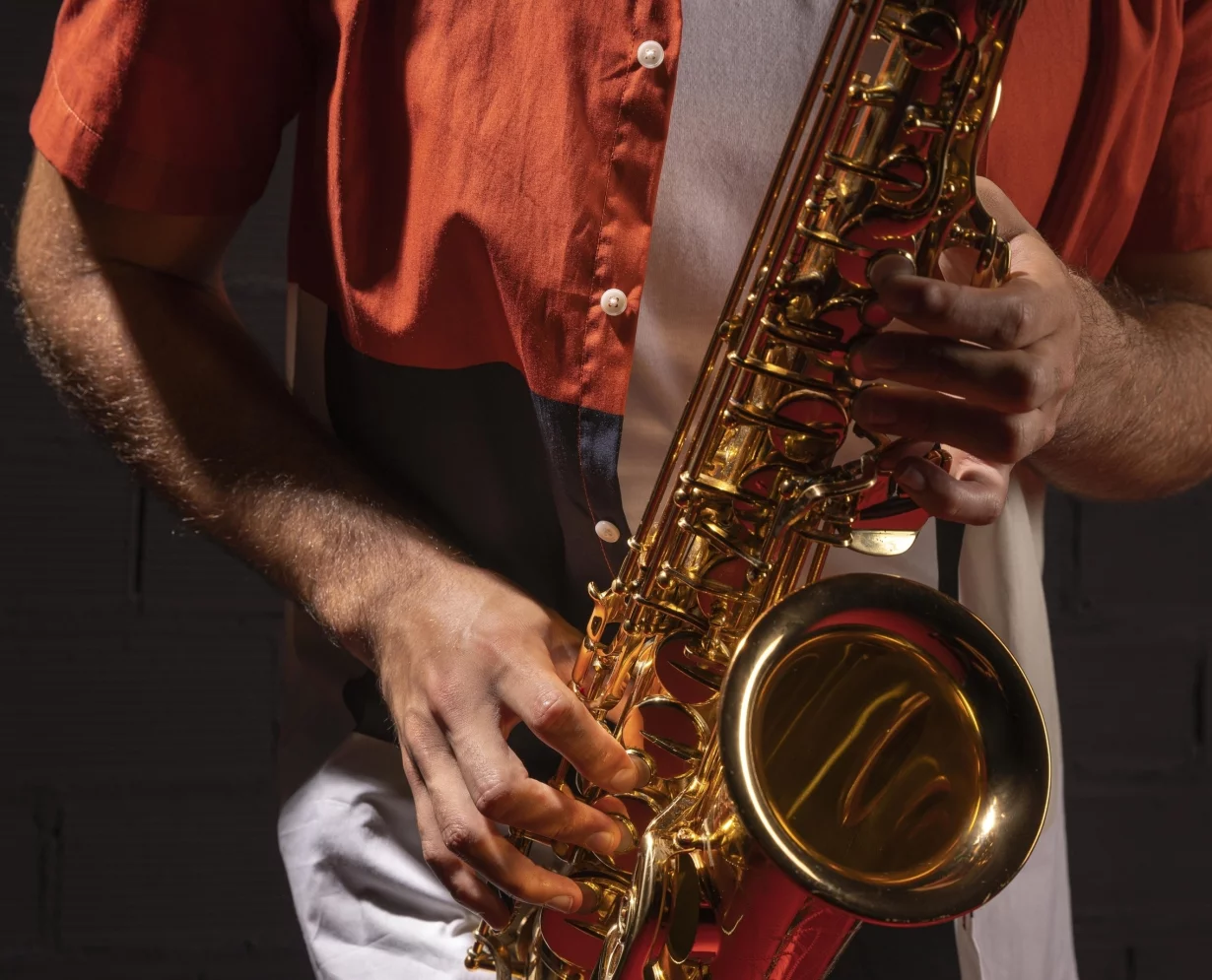 Вечер живой музыки: саксофон или скрипка