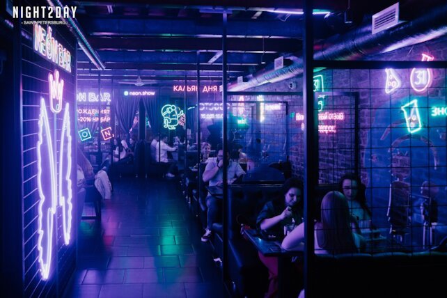клуб «Neon Bar», Волна выходных